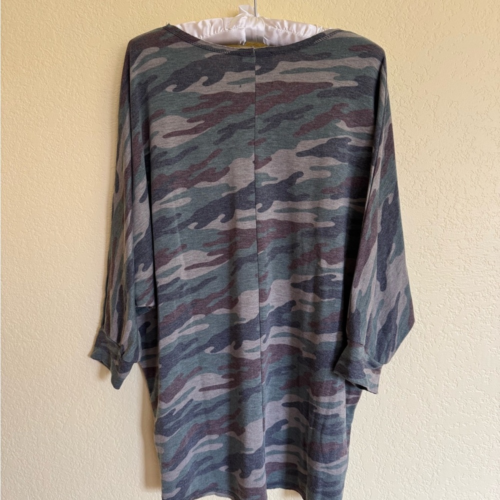 Maplesage Women’s Camo Tunic Pullover Top. Size Small. Cuffed Sleeve. One Owner - Picture 3 of 4